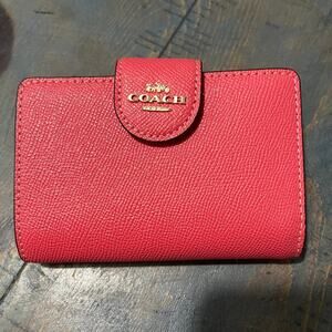 NWT Coach Medium Corner Zip Wallet